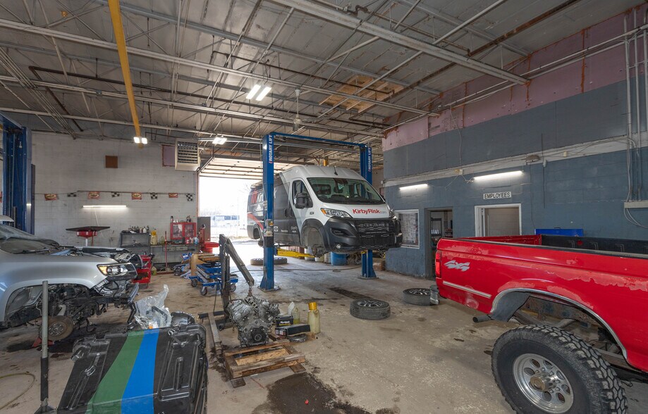 More Photos Of 2660 Hawcreek Blvd, Columbus Warehouse For Sale