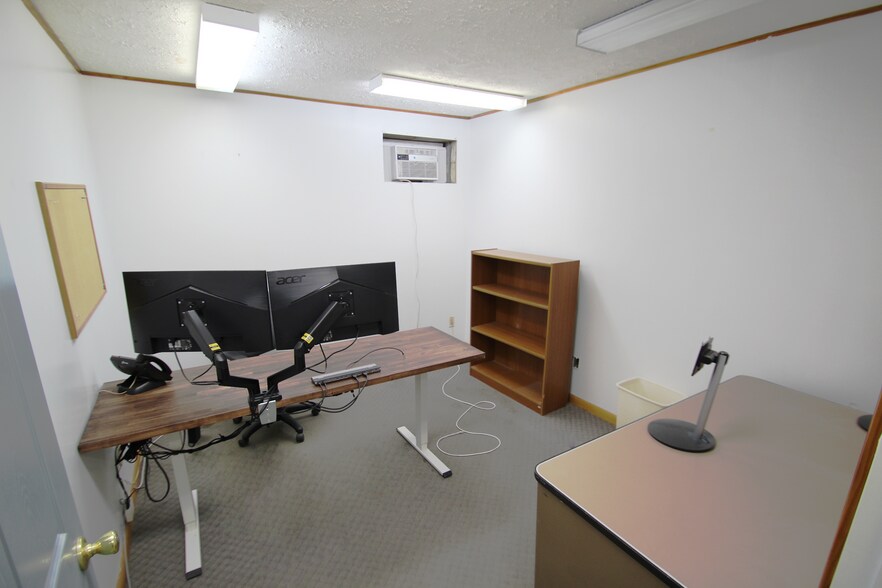 More Photos Of 104 Lee St, Lodi Manufacturing For Sale