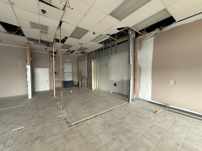 More Photos Of 37 Plaistow Rd, Plaistow Storefront For Lease