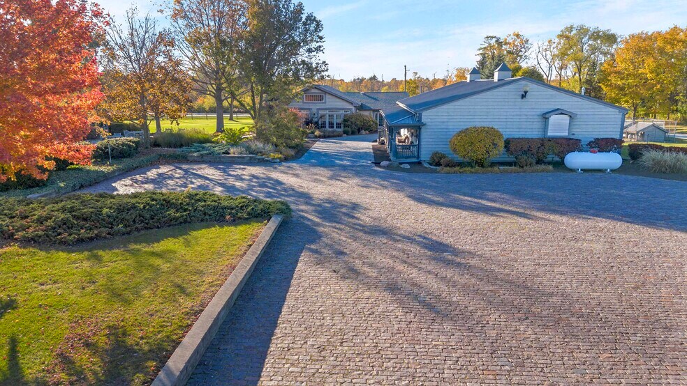 More Photos Of 22962 S Harlem Ave, Frankfort Showroom For Sale