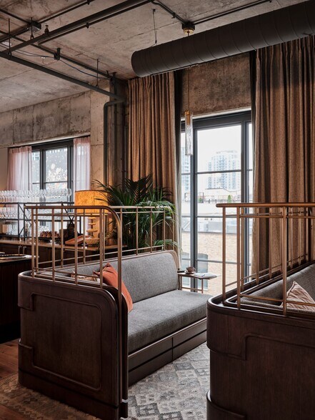 More Photos Of 200 N Green St, Chicago Hotel For Lease