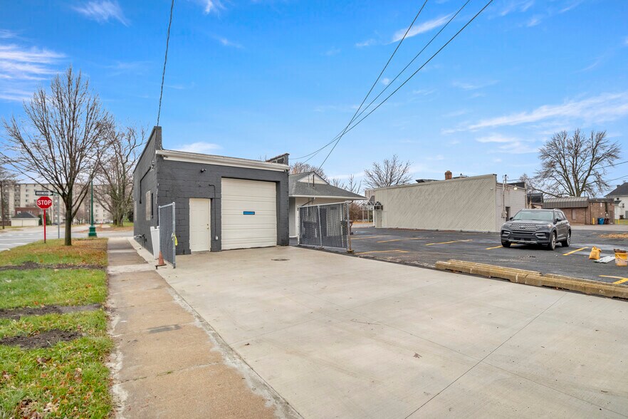 More Photos Of 35812 W Michigan Ave, Wayne Carwash For Lease
