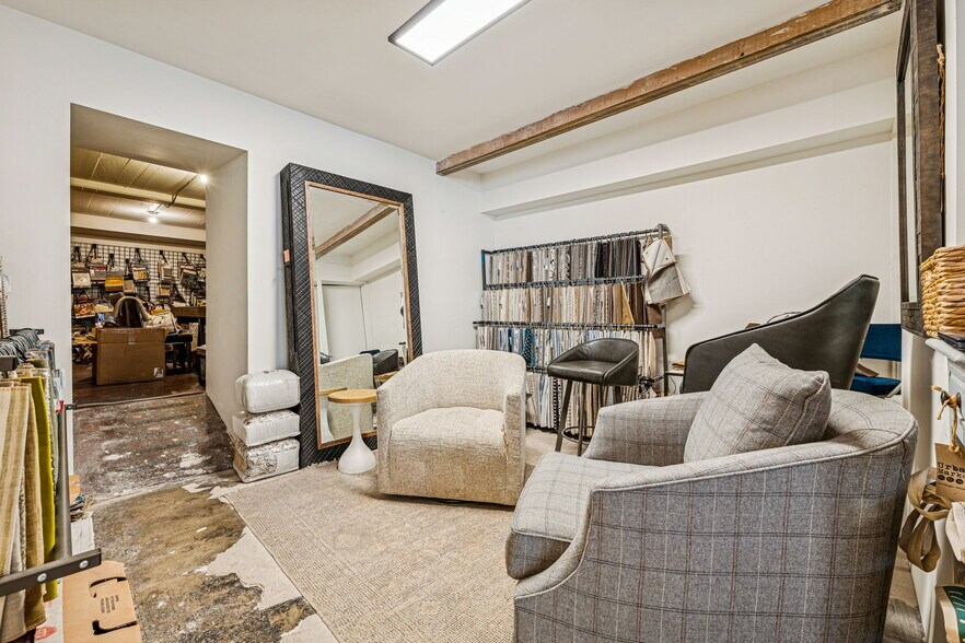 More Photos Of 120 W 9th St, Durango Flex For Lease