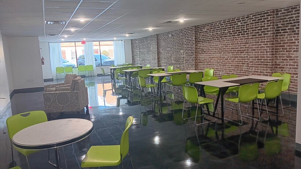 Primary Photo Of 19 N 6th St, Haines City Storefront For Lease