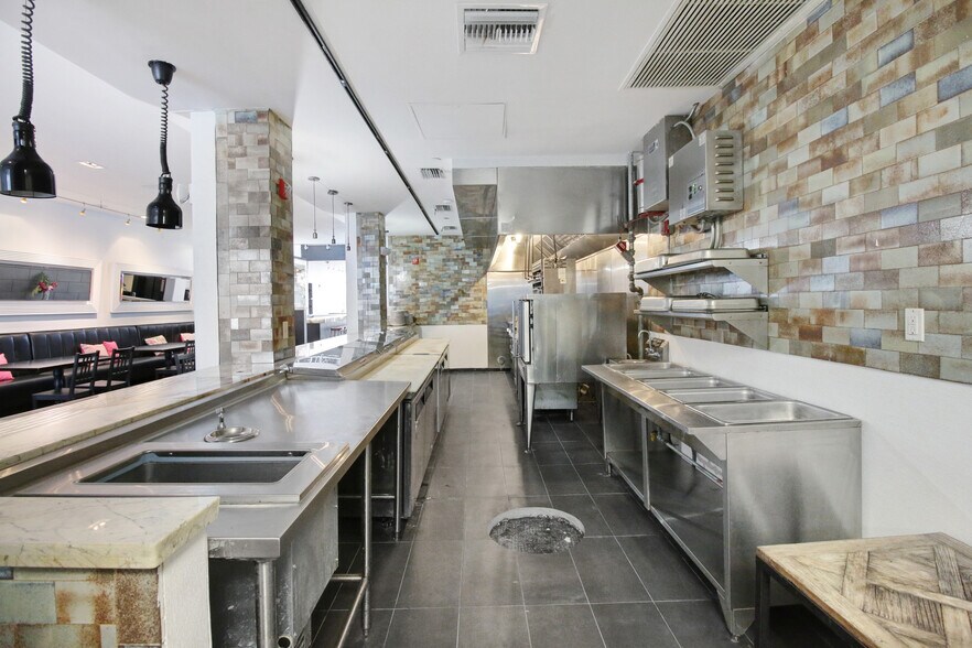 More Photos Of 1542 Washington Ave, Miami Beach Restaurant For Sale