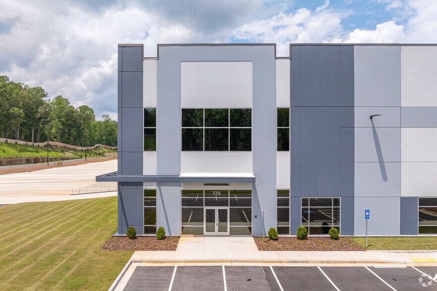 More Photos Of 350 Raco Pky, Pendergrass Unknown For Lease