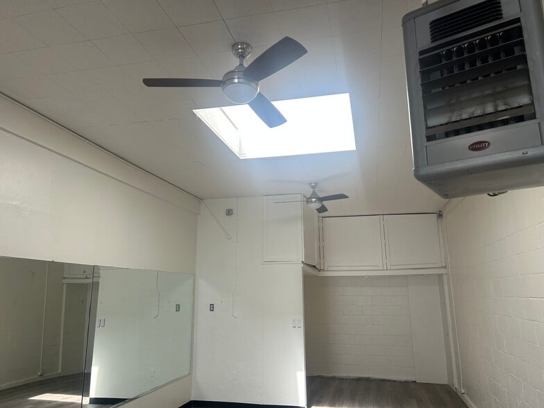 More Photos Of 5009-5015 Woodminster Ln, Oakland Storefront For Lease