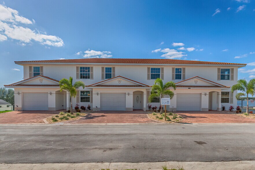 More Photos Of 1900 Oasis Blvd Oasis Blvd., Sebring Specialty For Sale