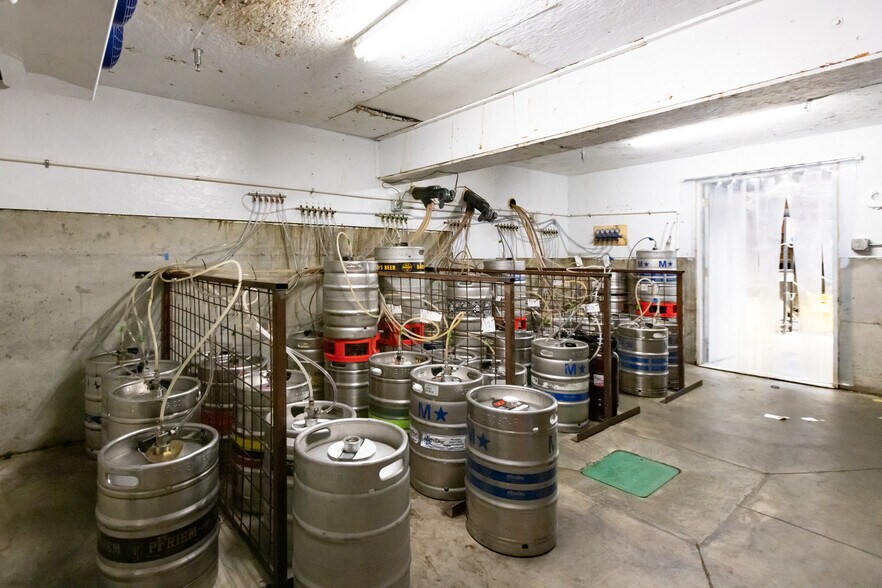 More Photos Of 311 Union St, The Dalles Restaurant For Sale