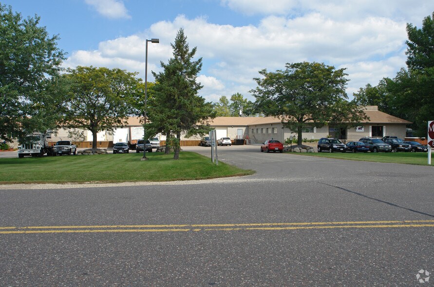 More Photos Of 6922 N 55th St, Oakdale Warehouse For Lease
