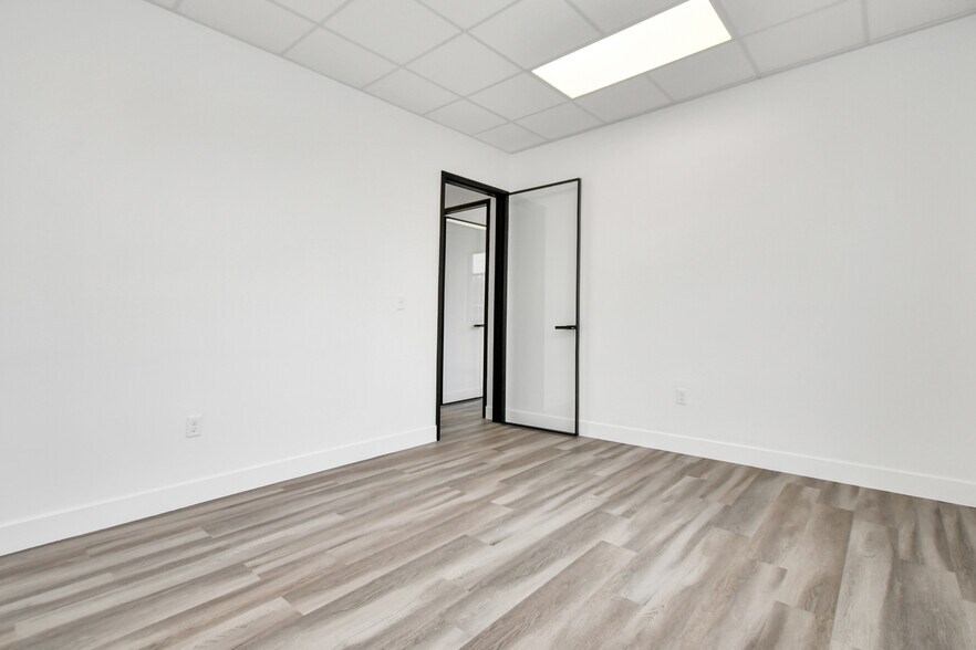 More Photos Of 4807 Sugar Grove Blvd, Stafford Medical For Lease