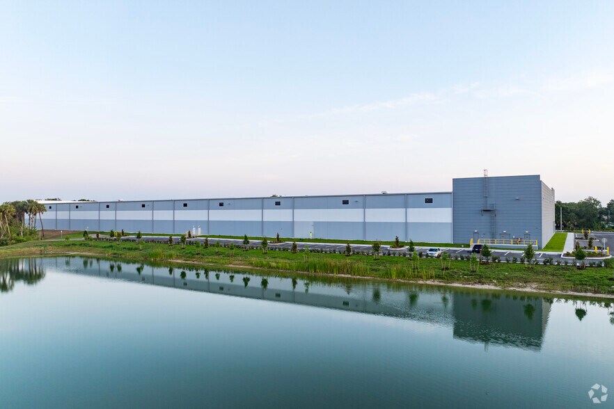 More Photos Of 1751 Suddath Park St, Tampa Warehouse For Lease