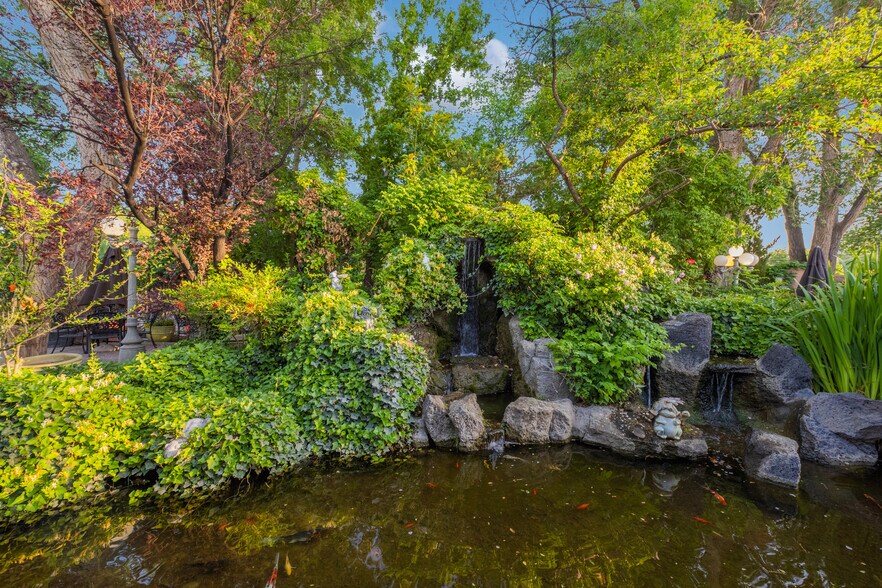 More Photos Of 8032 4th St NW, Albuquerque Restaurant For Sale