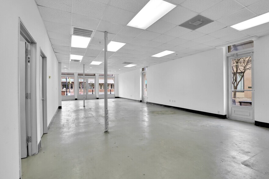 More Photos Of 150 W Main St, Lewisville Bar For Lease