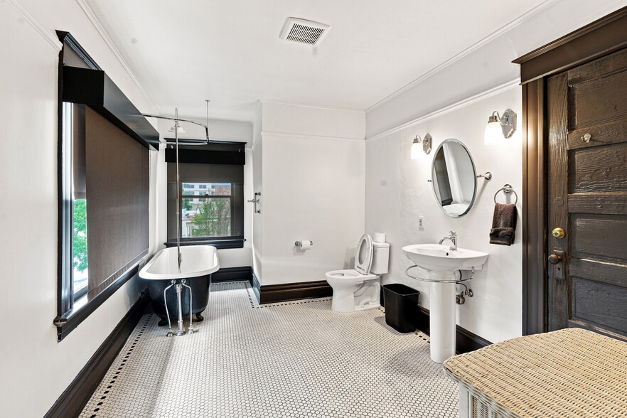 More Photos Of 1417 8th Ave, Fort Worth Hospitality For Sale