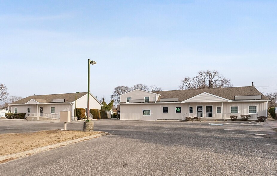 More Photos Of 2004 Bayshore Rd, Villas Medical For Sale