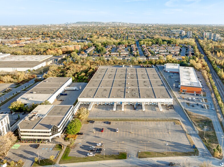 More Photos Of 666 Boul Saint-Martin O, Laval Office For Lease