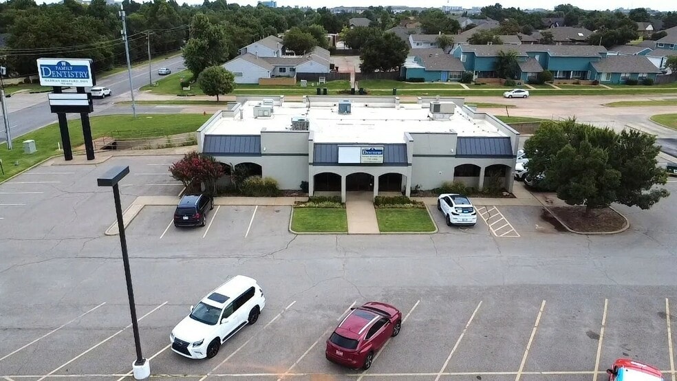 More Photos Of 12516 N May Ave, Oklahoma City General Retail For Lease