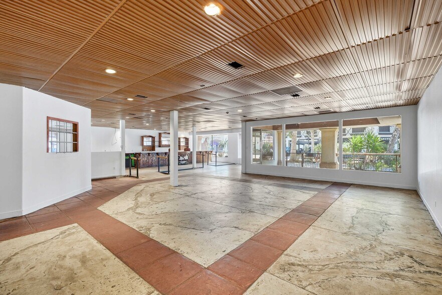 More Photos Of 24258-24274 Main St, Newhall Restaurant For Lease