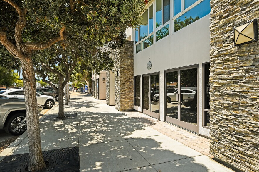 More Photos Of 928-950 Hornblend St, San Diego Office For Sale