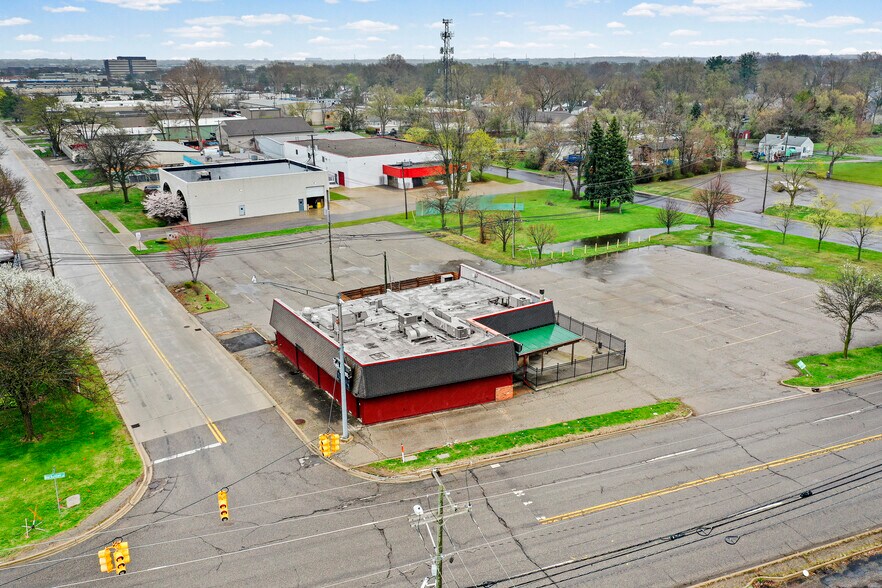 More Photos Of 1090 Rochester Rd, Troy Restaurant For Sale