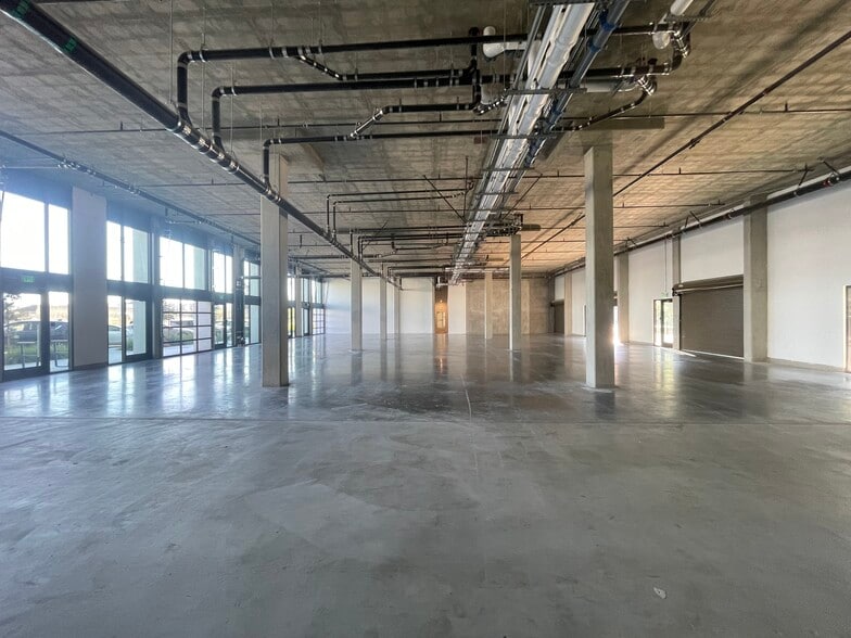 More Photos Of 2121 Wood St, Oakland Flex For Lease