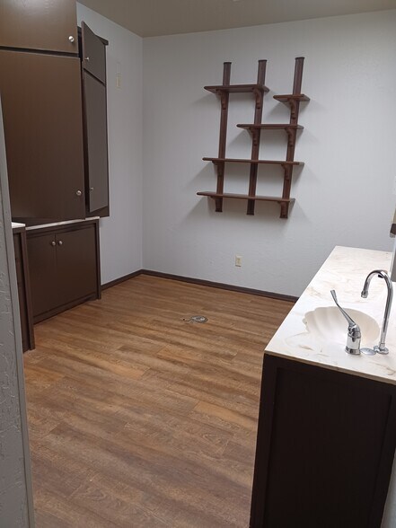 More Photos Of 4417 W Gore Blvd, Lawton Medical For Sale