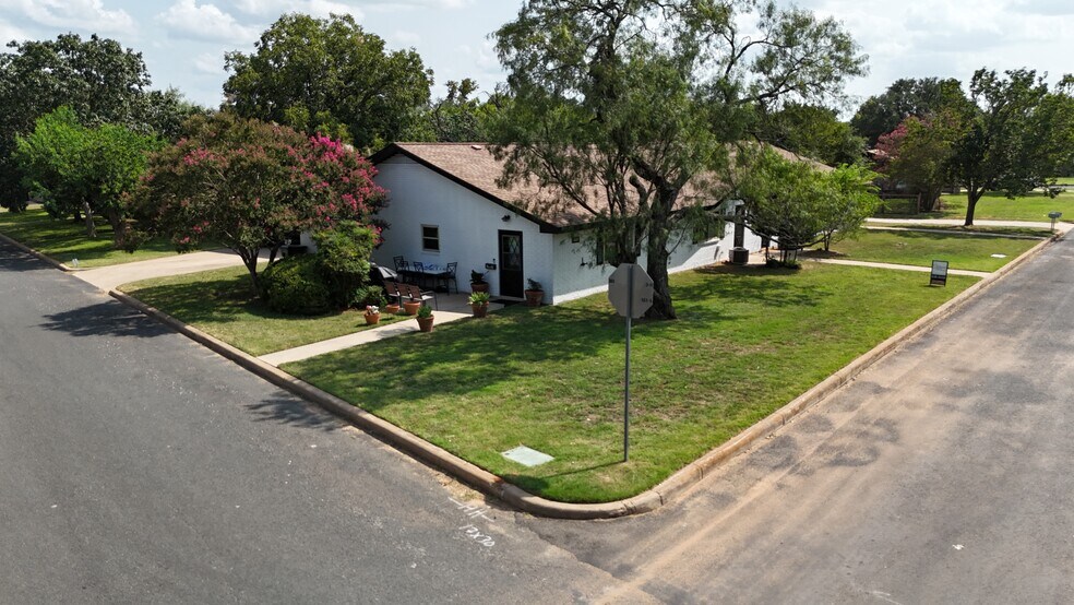 More Photos Of 1405 N Crockett St, Fredericksburg Apartments For Sale