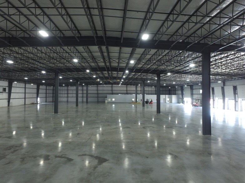 More Photos Of 101 Corporate Dr, Frankfort Warehouse For Lease
