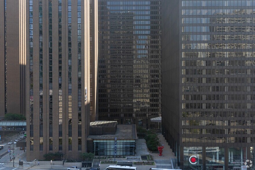 More Photos Of 401 N Michigan Ave, Chicago Office For Lease