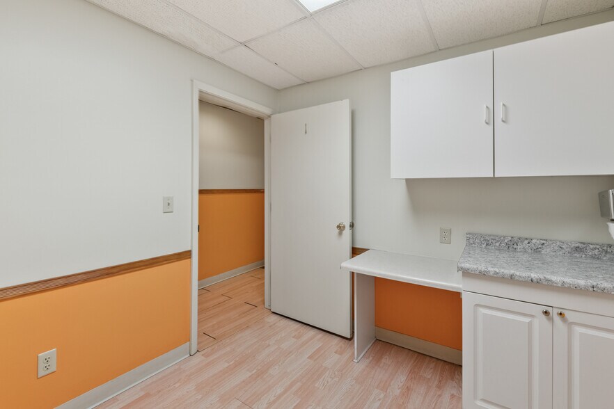 More Photos Of 2319 Vinton St, Omaha Office Residential For Sale