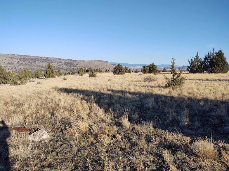 More Photos Of 0 4th, John Day Land For Sale