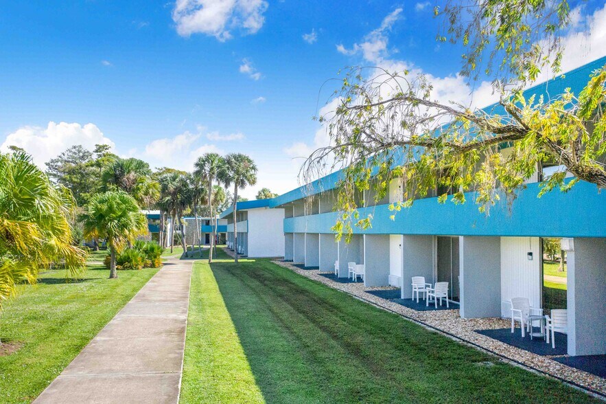 More Photos Of 2725 W International Speedway Blvd, Daytona Beach Hotel For Sale