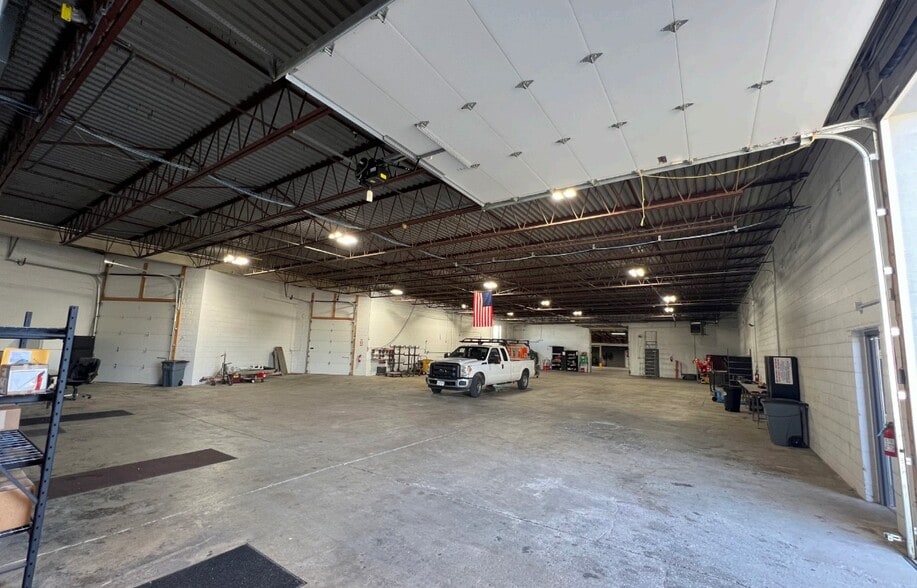 More Photos Of 1800 Scherer Pky, Saint Charles Manufacturing For Lease