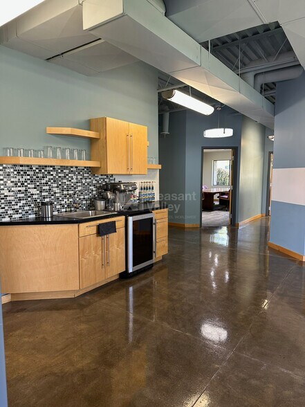 More Photos Of 9107 Pleasantwood Ave NW, North Canton Warehouse For Lease