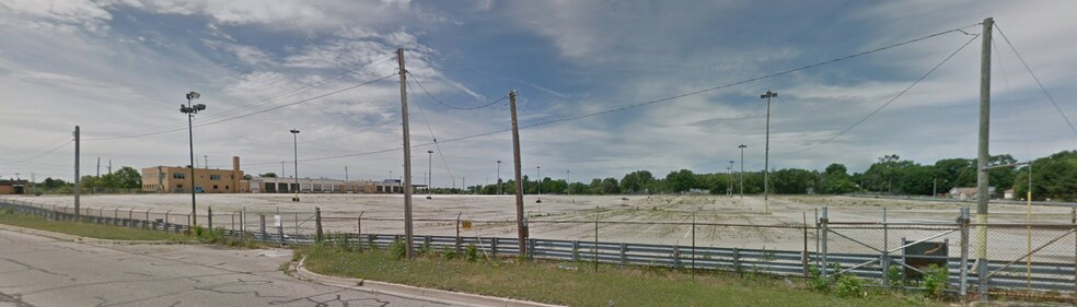 More Photos Of 2400 W Saint Joseph St, Lansing Warehouse For Lease