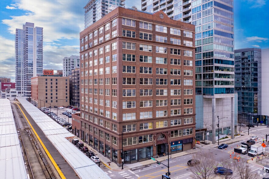 More Photos Of 161 W Harrison St, Chicago Apartments For Lease