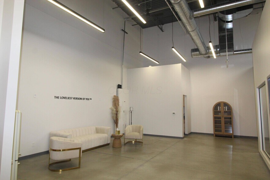 More Photos Of 653 McCorkle Blvd, Westerville Flex For Lease