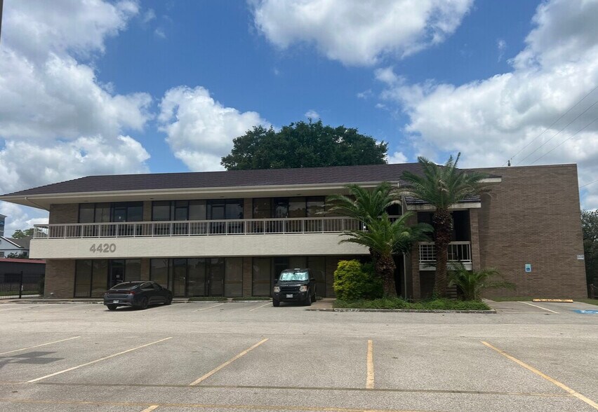 More Photos Of 4420 W FM-1960, Houston Office For Sale