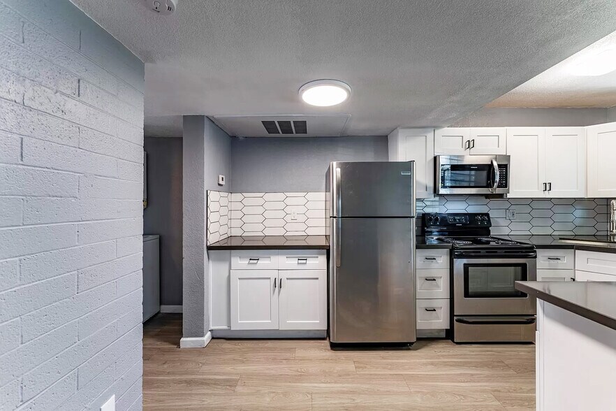 More Photos Of 2014 W Berridge Ln, Phoenix Apartments For Sale
