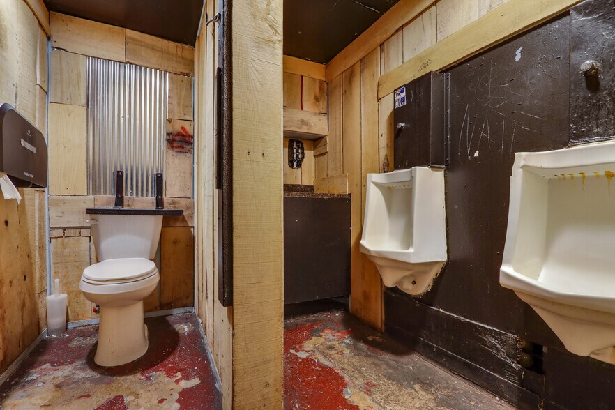 631 S Broadway St, Menomonie, WI 54751 Bar For Sale