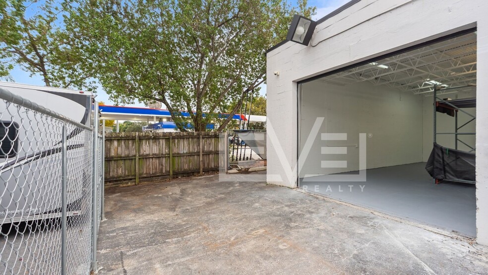 More Photos Of 20 NW 3rd Ave, Deerfield Beach Warehouse For Lease