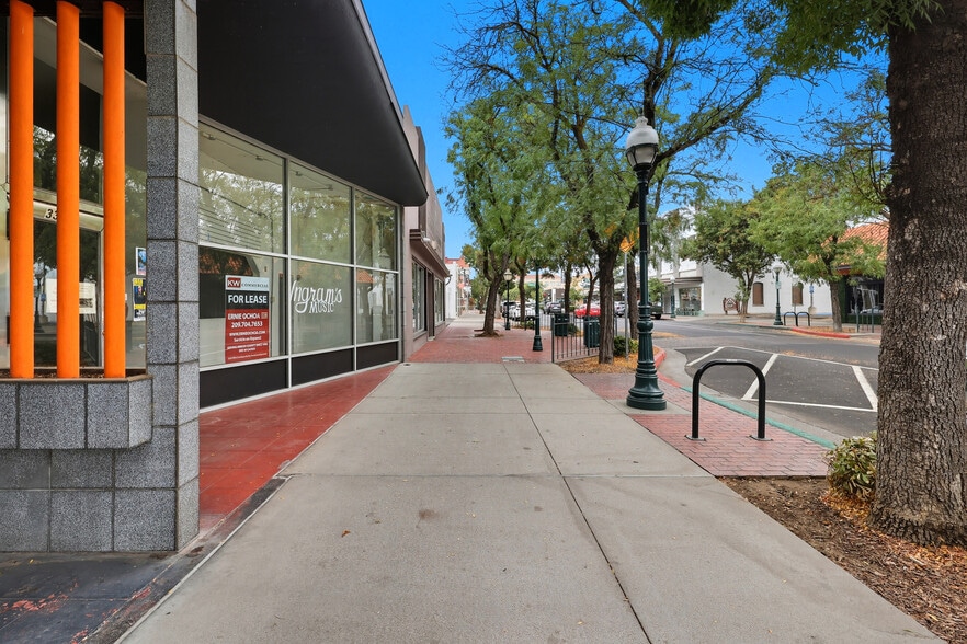 More Photos Of 328-332 W Main St, Merced Storefront For Lease