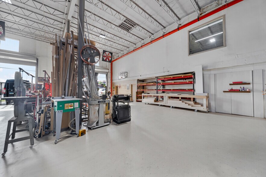 More Photos Of 3141 NW 40th St, Miami Warehouse For Sale