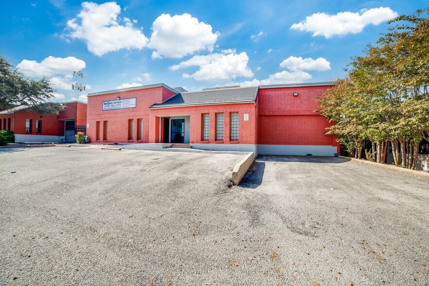 More Photos Of 10835 Gulfdale St, San Antonio Light Distribution For Sale