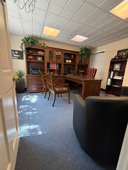 More Photos Of 423 York Rd, Jenkintown Storefront Retail Residential For Lease