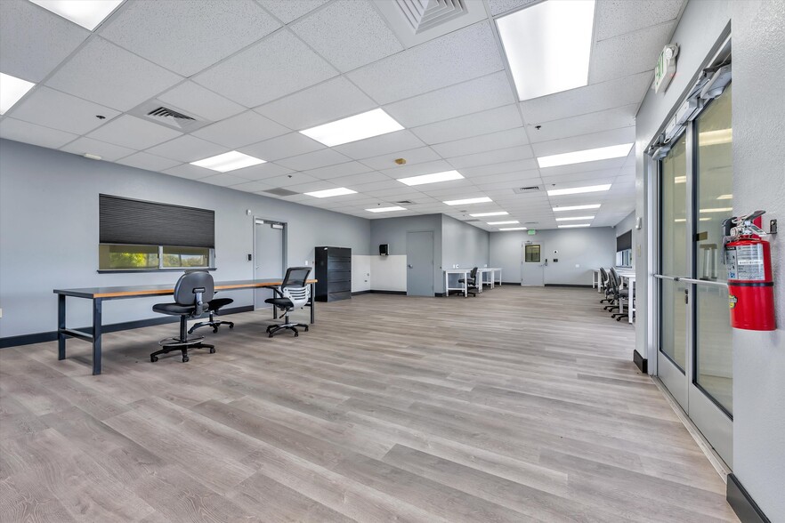 More Photos Of 1851 Airway Dr, Hollister Light Distribution For Lease