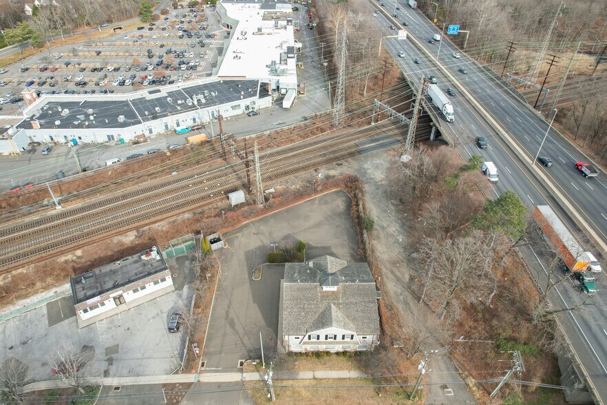 More Photos Of 76 Tokeneke Rd, Darien Office For Lease