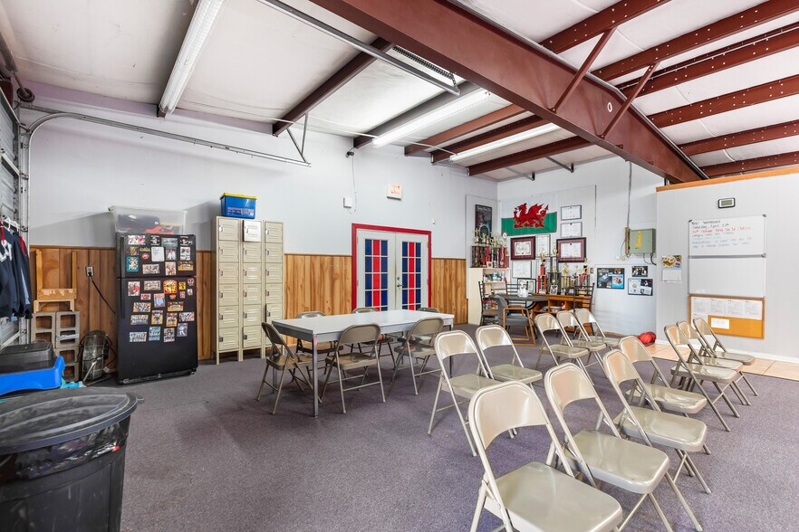 More Photos Of 411 S Houston Ave, Humble Warehouse For Sale