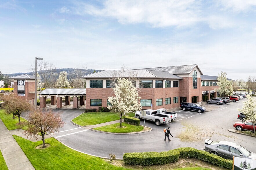 More Photos Of 901 N Brutscher St, Newberg Loft Creative Space For Lease